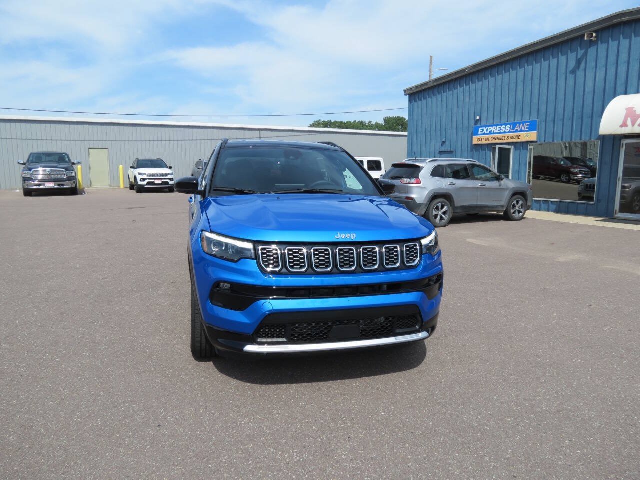 Used 2024 Jeep Compass Limited w/ Elite Group AWD/4WD image 3