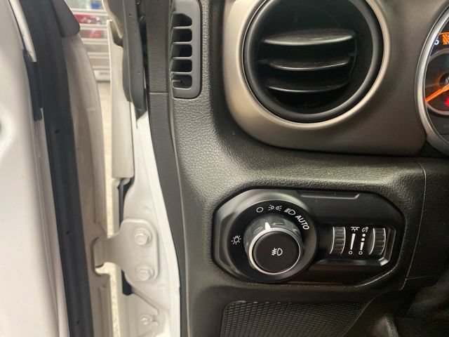 Used 2018 Jeep Wrangler Unlimited Sport S AWD/4WD image 15