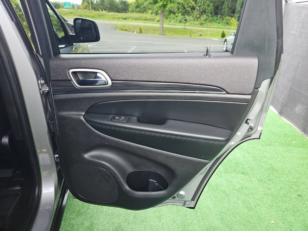 Used 2019 Jeep Grand Cherokee Limited AWD/4WD image 39