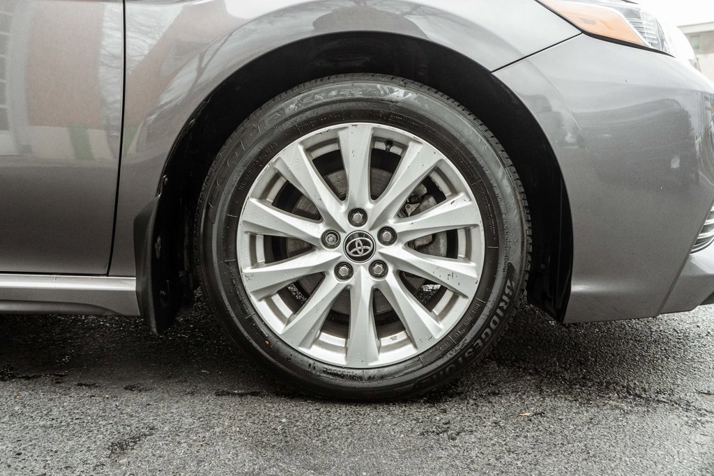 Used 2020 Toyota Camry SE image 4