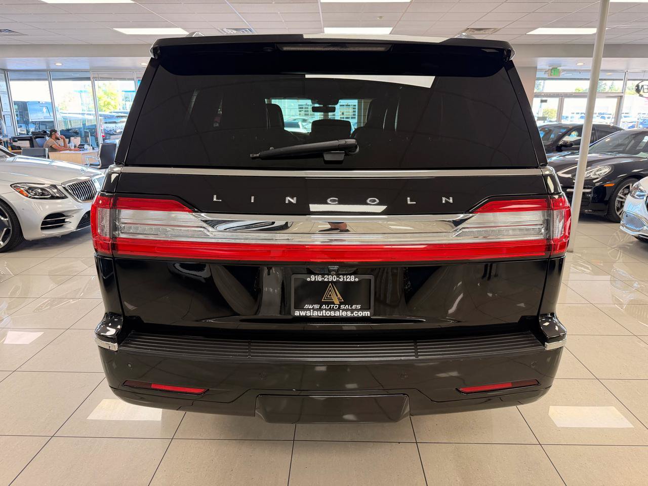 Used 2020 Lincoln Navigator Reserve AWD/4WD image 5