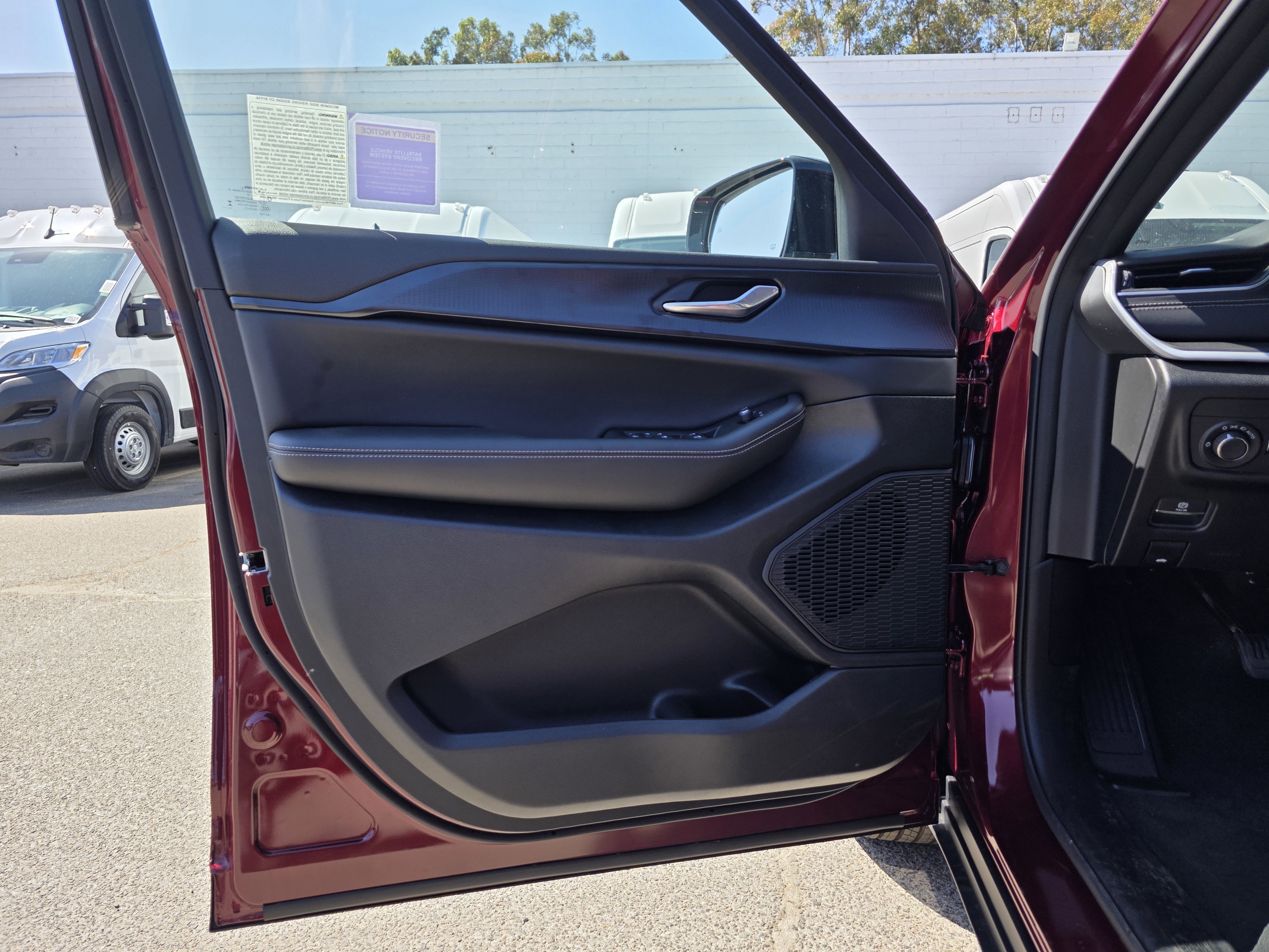 New 2025 Jeep Grand Cherokee Altitude image 9