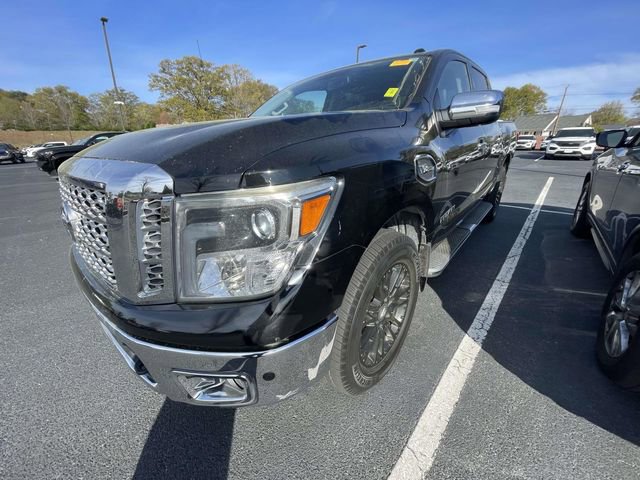 Used 2017 Nissan Titan SL image 3