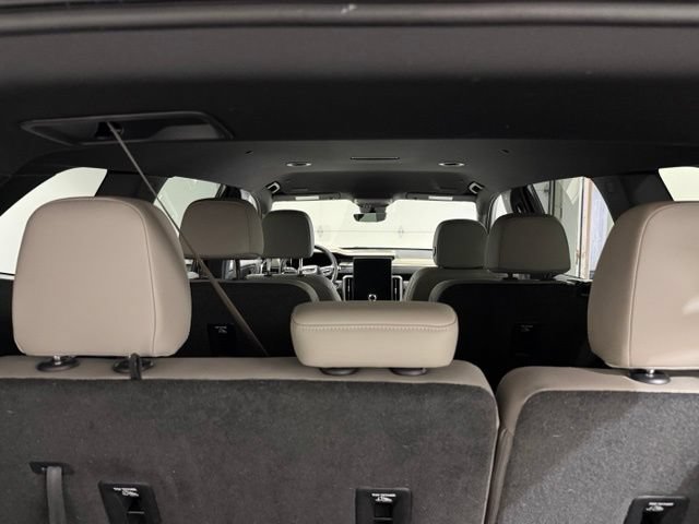 Used 2026 GMC Acadia Elevation w/ Elevation Premium Package FWD image 10