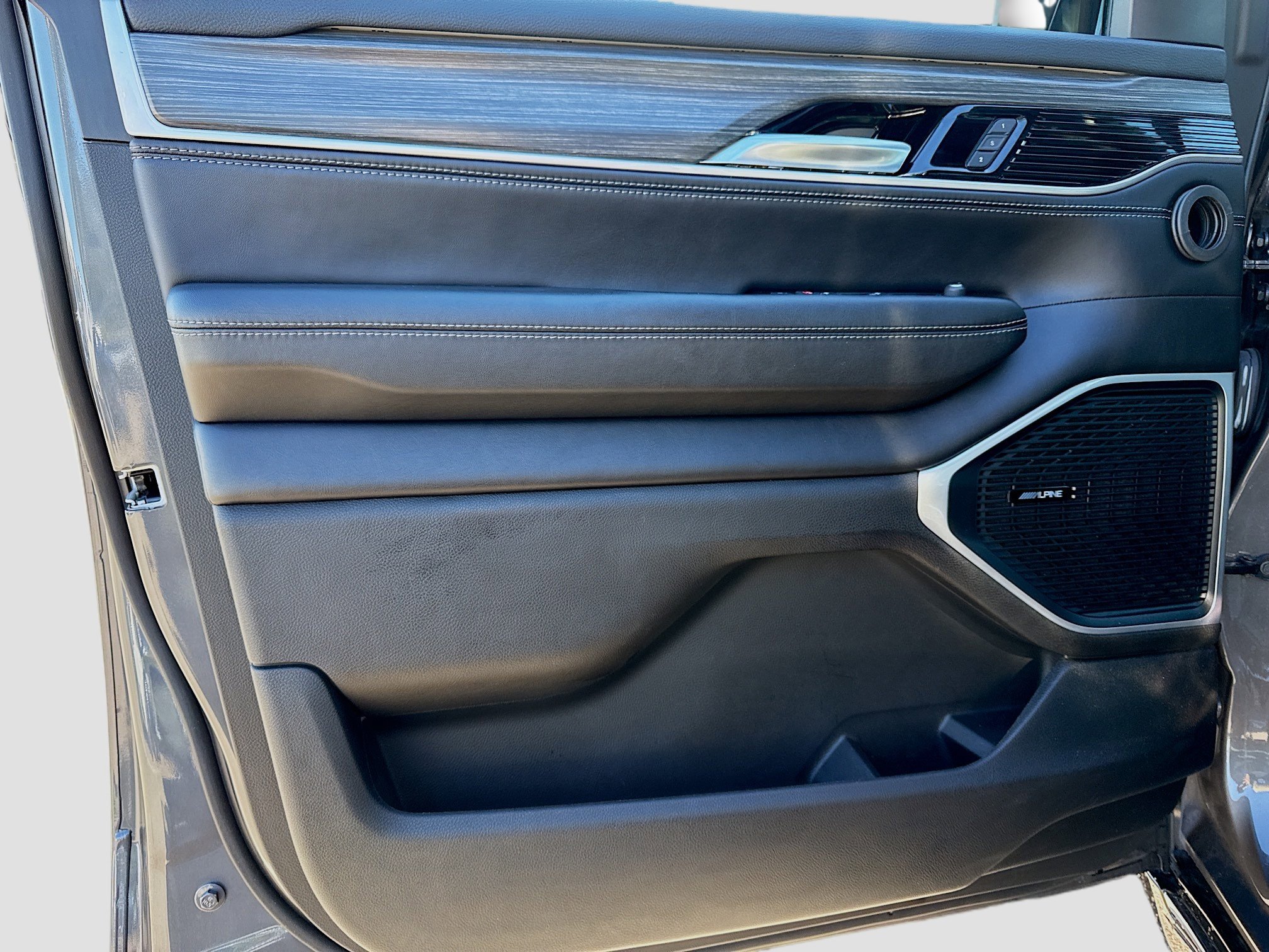 Used 2023 Jeep Wagoneer Series III w/ Convenience Group I image 22