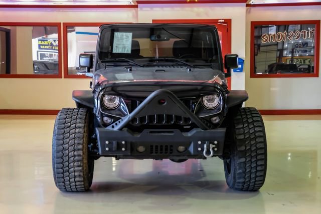 Used 2017 Jeep Wrangler Unlimited Willys image 9