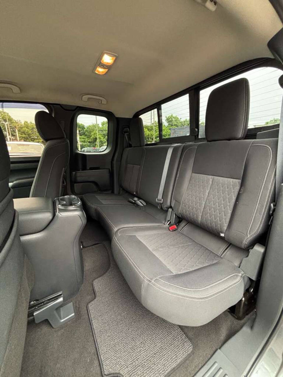 Used 2019 Nissan Titan SV w/ SV Convenience Package AWD/4WD image 12