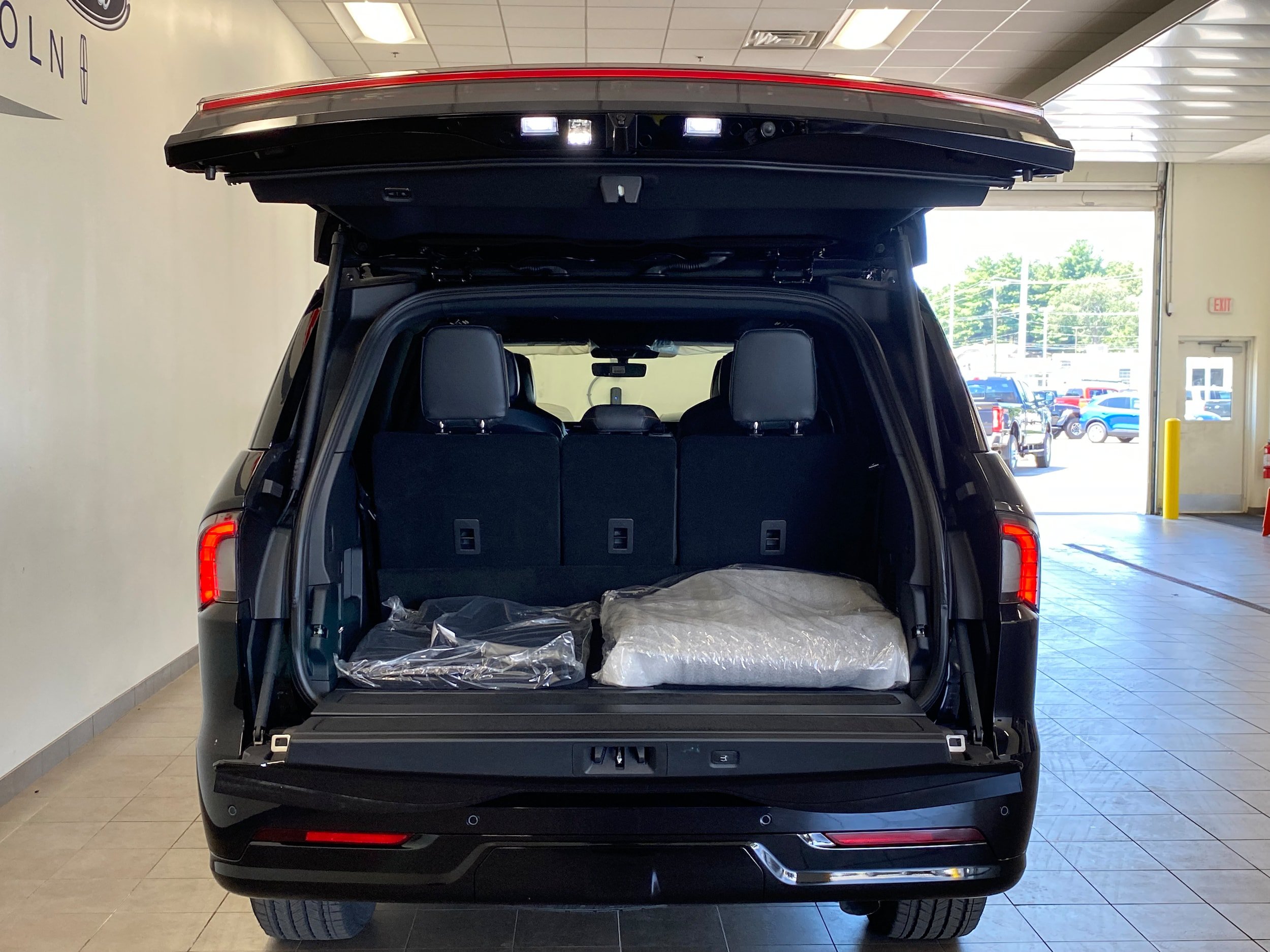 New 2027 Lincoln Navigator Black Label AWD/4WD image 9