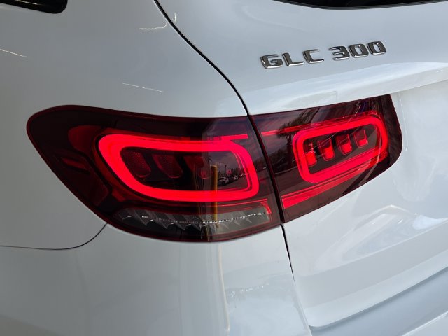 Used 2021 Mercedes-Benz GLC 300 4MATIC image 17