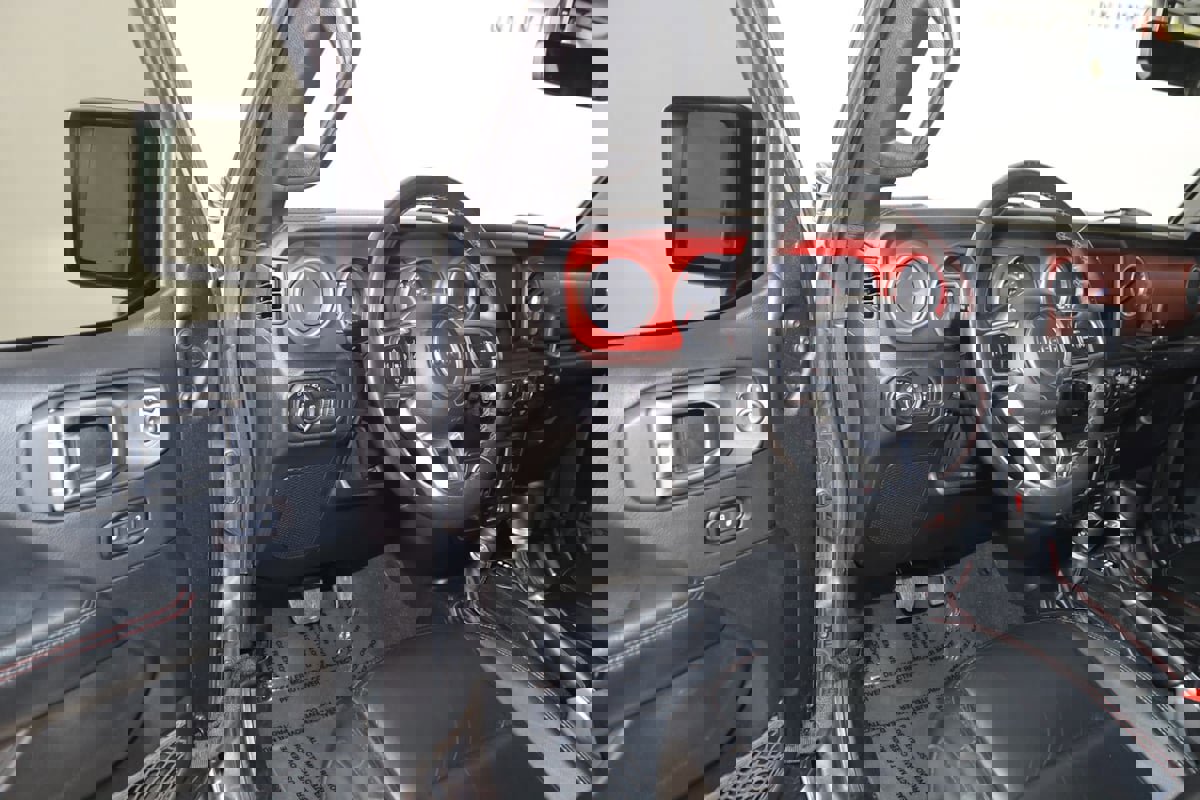 Used 2018 Jeep Wrangler Unlimited Rubicon w/ Dual Top Group AWD/4WD image 49