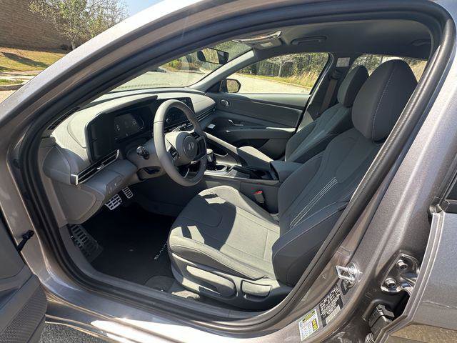 New 2025 Hyundai Elantra SEL image 9