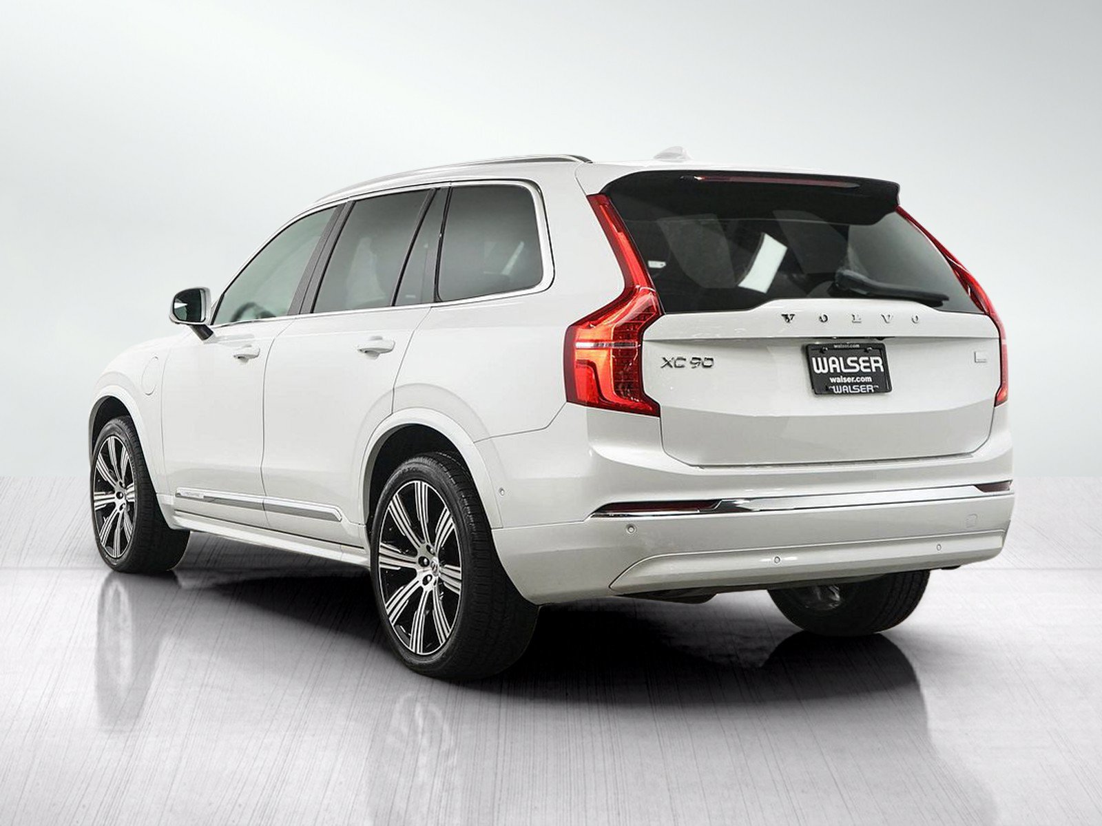 Used 2023 Volvo XC90 T8 Plus w/ Protection Package Premier AWD/4WD image 4