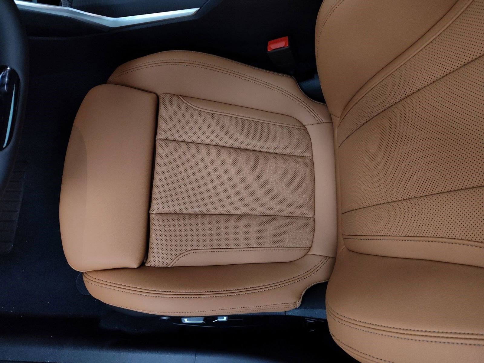 Used 2025 BMW 330i xDrive Sedan w/ Premium Package image 14