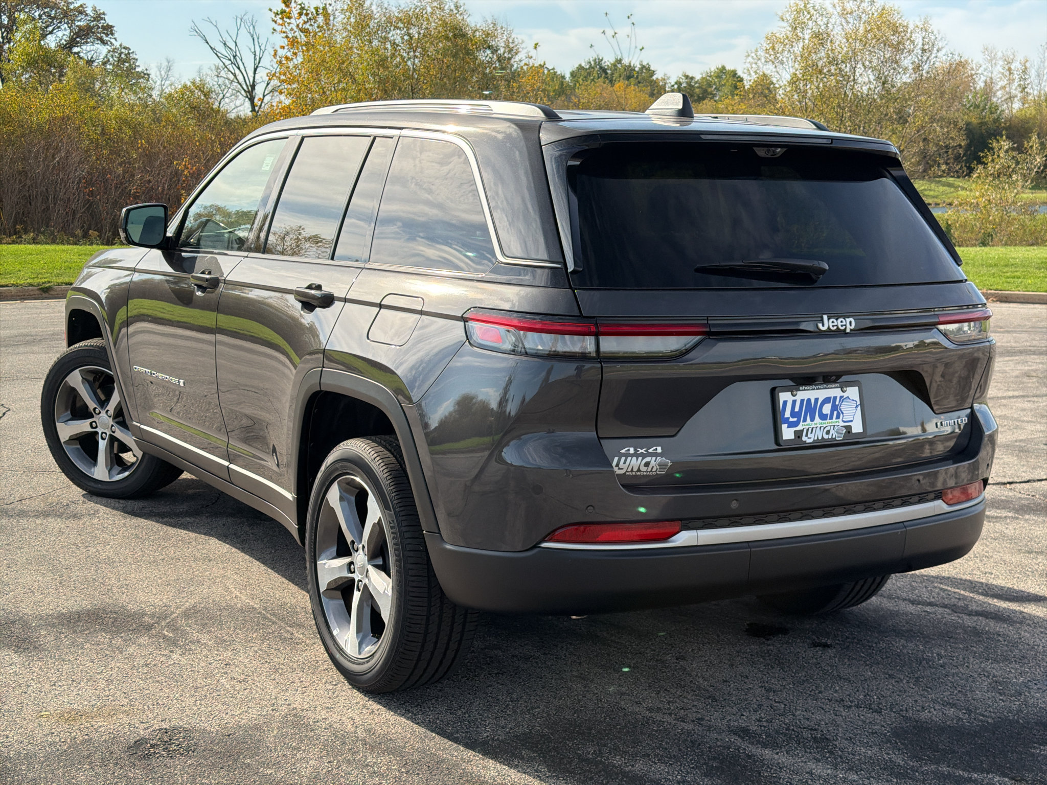 New 2026 Jeep Grand Cherokee Limited w/ Luxury Tech Group II AWD/4WD image 2