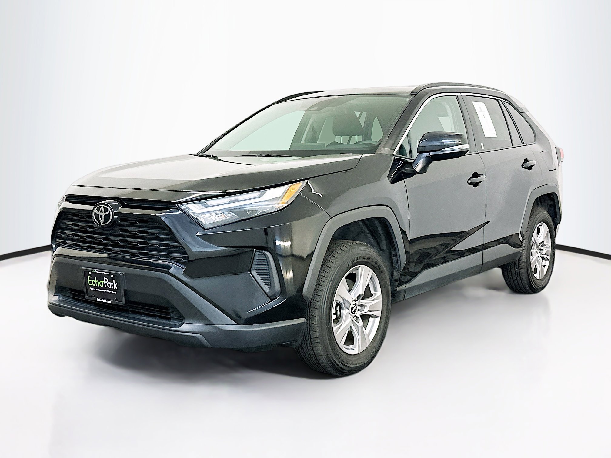 Used 2025 Toyota RAV4 XLE image 3