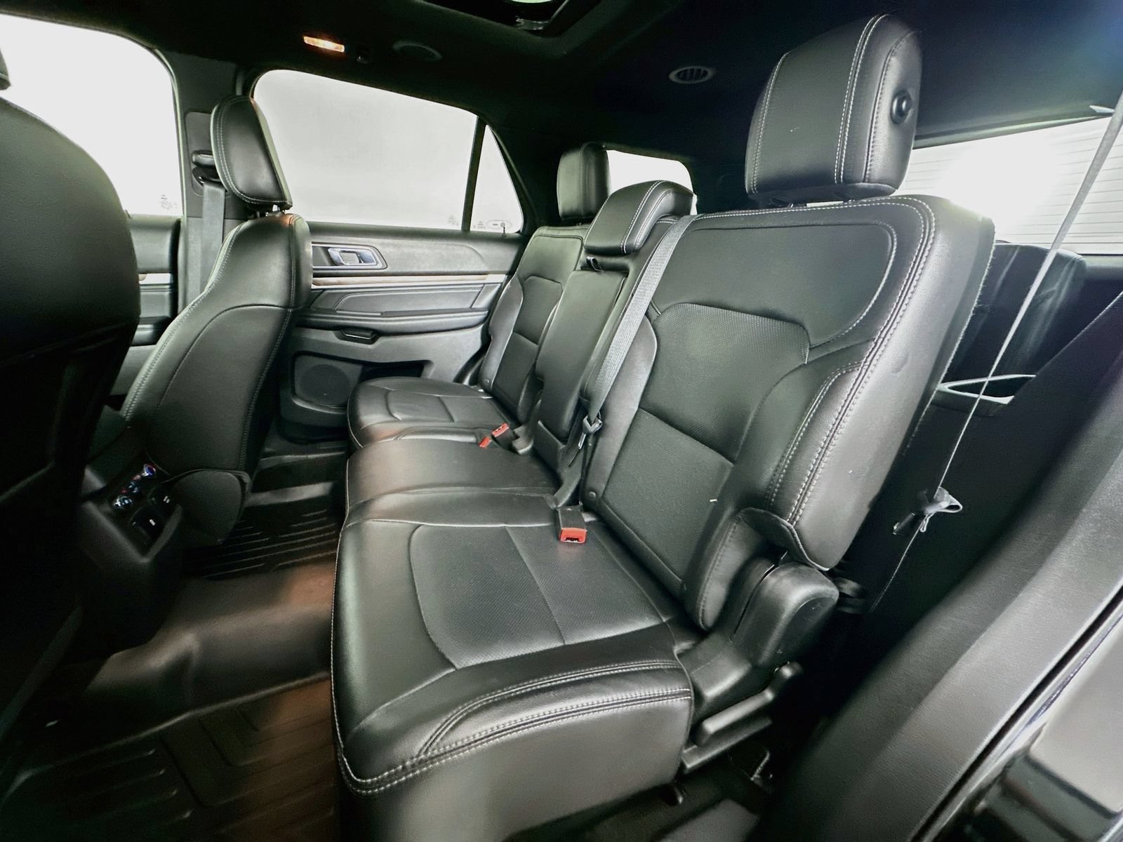Used 2018 Ford Explorer Limited AWD/4WD image 27