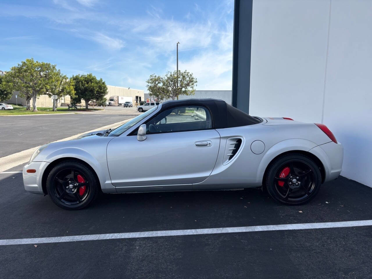 Used 2003 Toyota MR2 RWD image 8