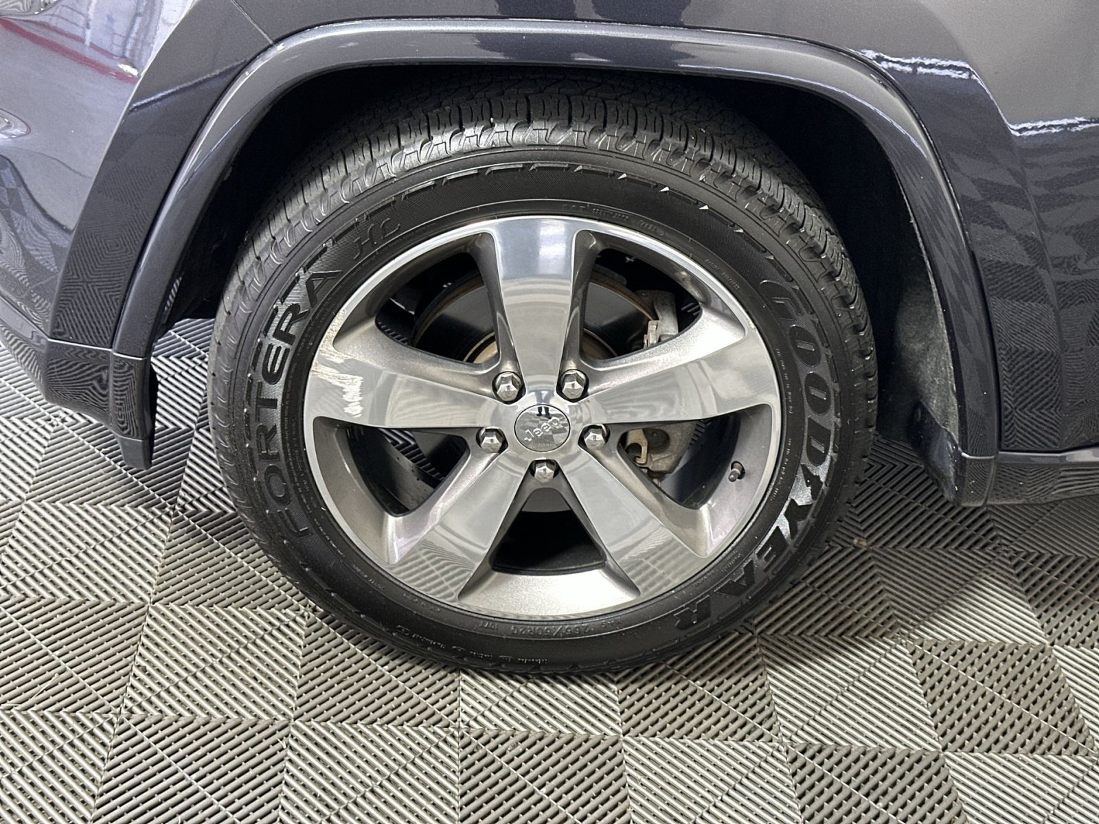 Used 2015 Jeep Grand Cherokee Overland AWD/4WD image 12