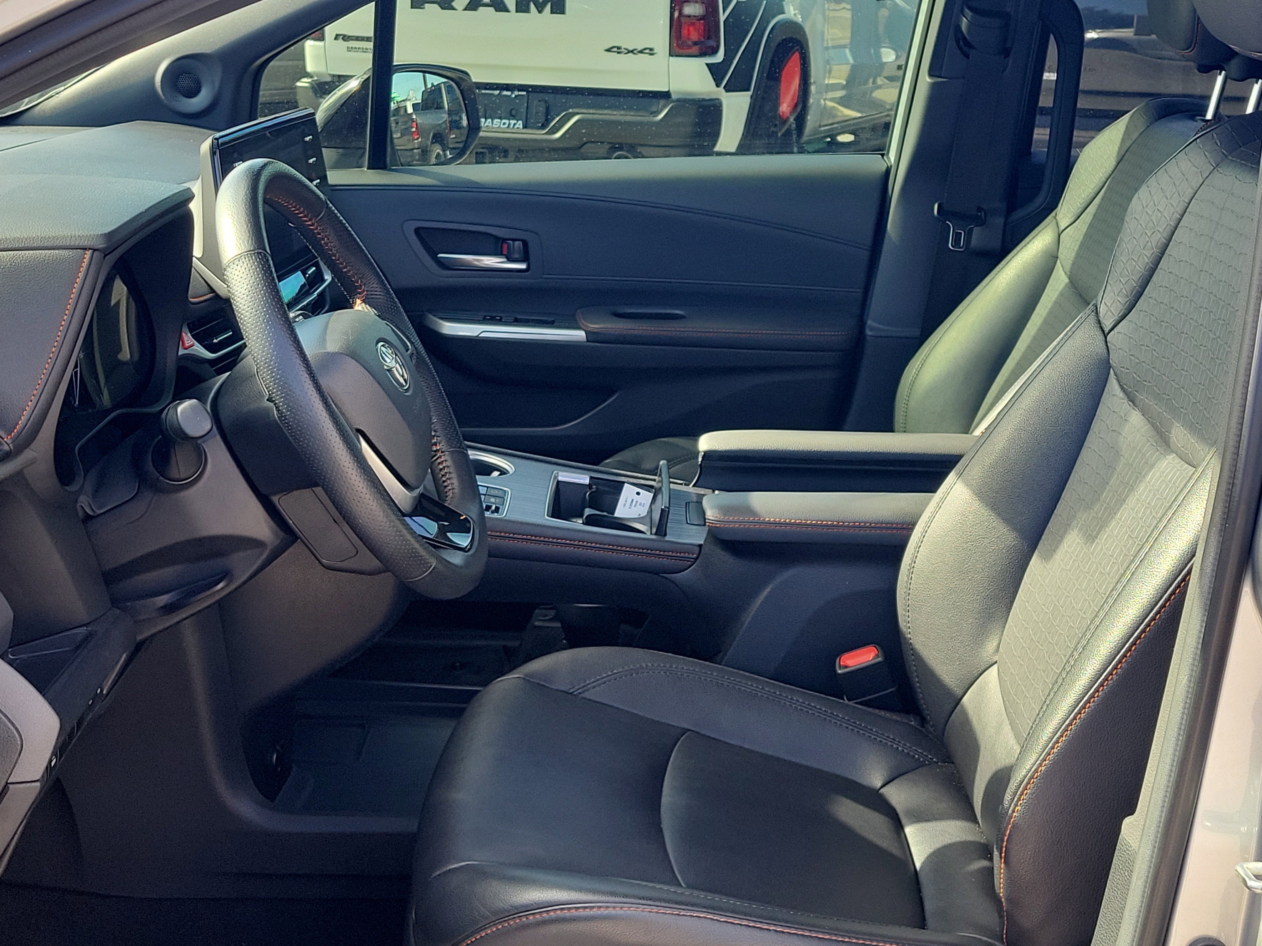 Used 2023 Toyota Sienna XSE w/ XSE Plus Package image 25