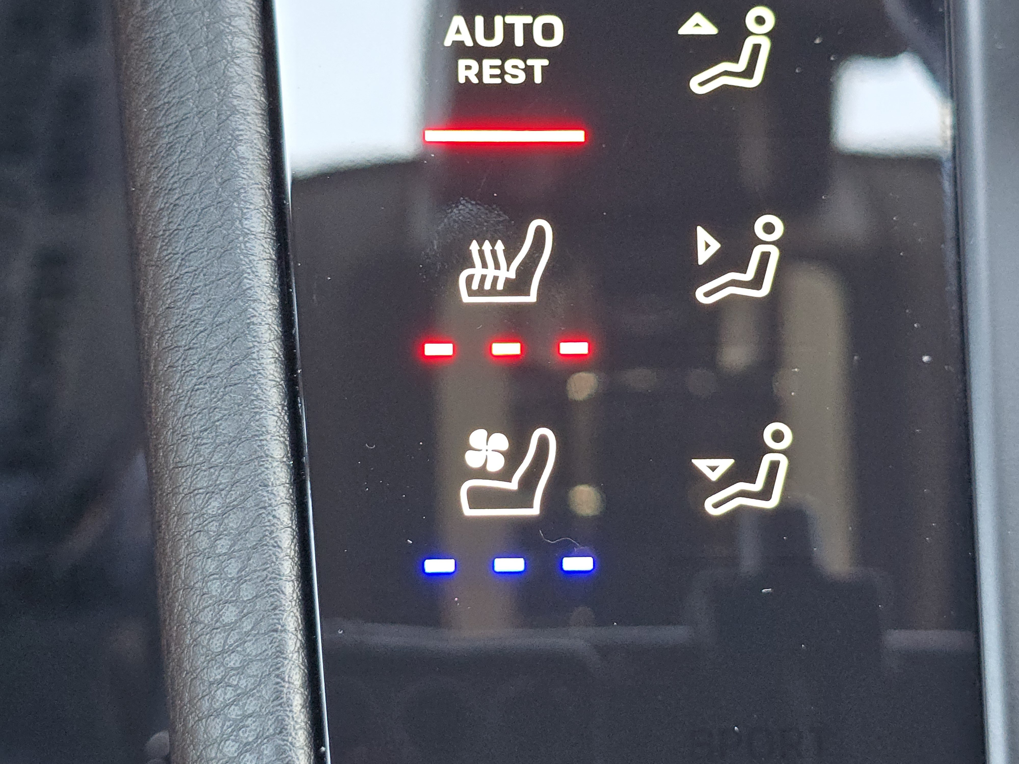 Certified 2026 Porsche Macan AWD/4WD image 15