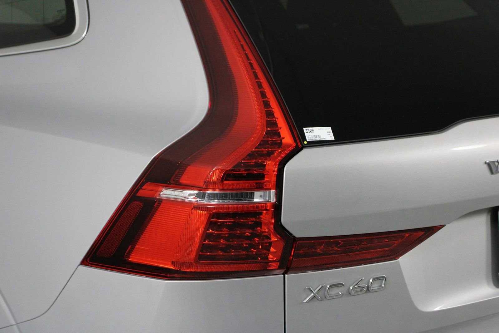 Certified 2023 Volvo XC60 T8 Plus AWD/4WD image 18