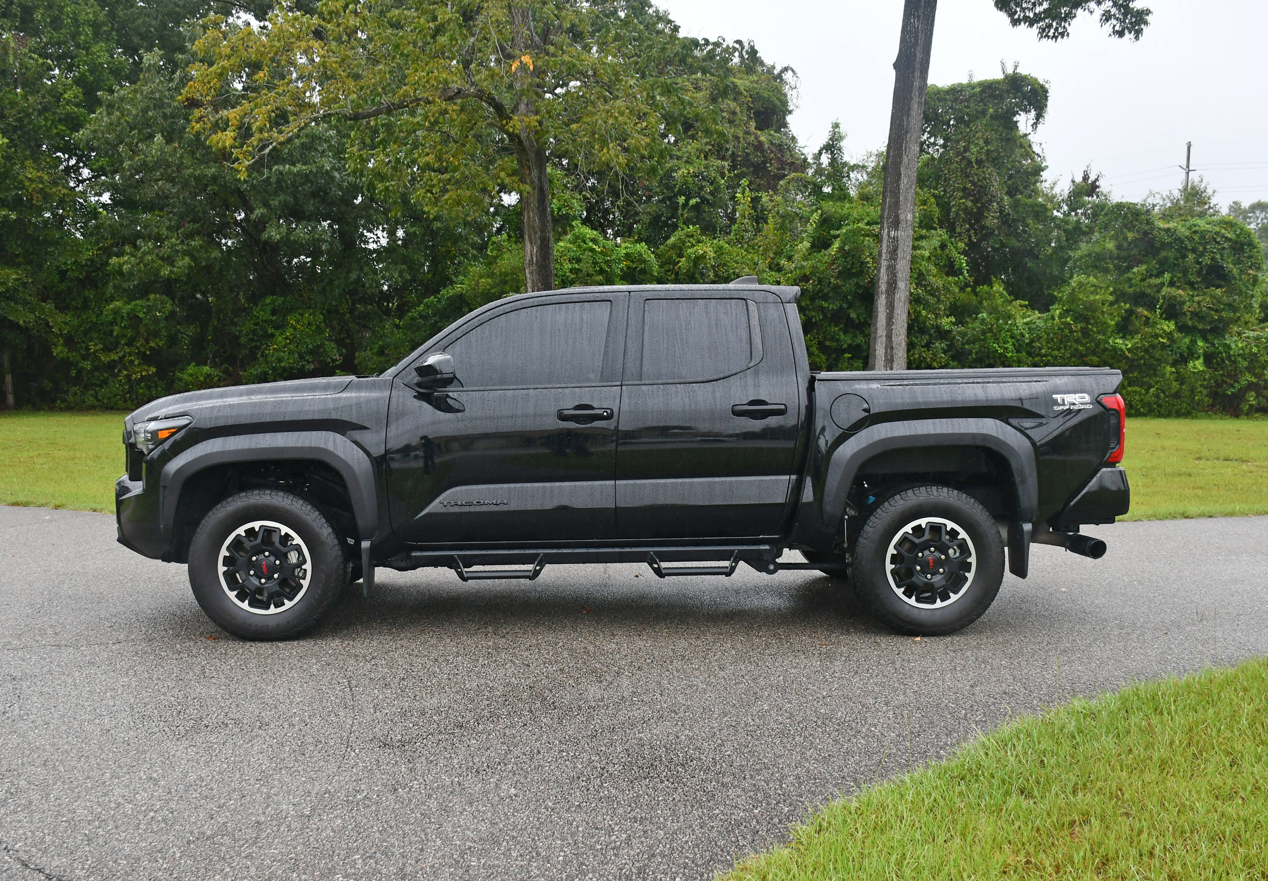 Used 2025 Toyota Tacoma TRD Off-Road AWD/4WD image 2