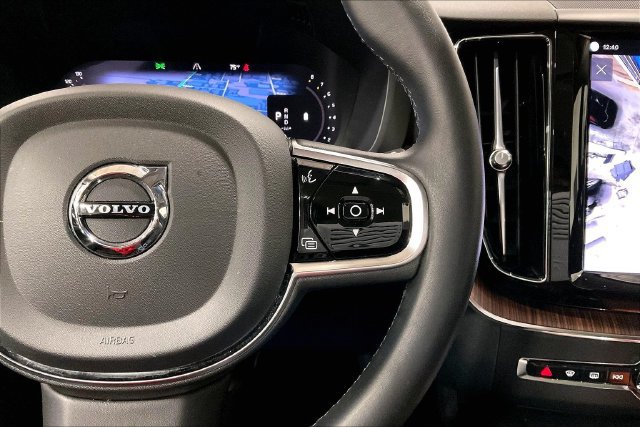 Used 2024 Volvo XC60 B5 Plus w/ Protection Package Premier AWD/4WD image 22