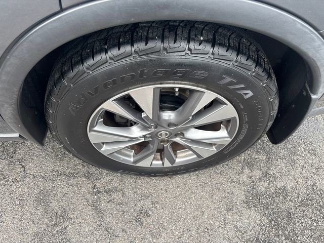 Used 2016 Nissan Murano SV w/ Cargo Package image 9