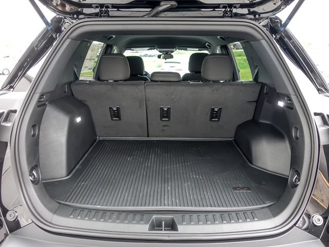 New 2026 Chevrolet Equinox LT w/ Midnight Edition FWD image 8