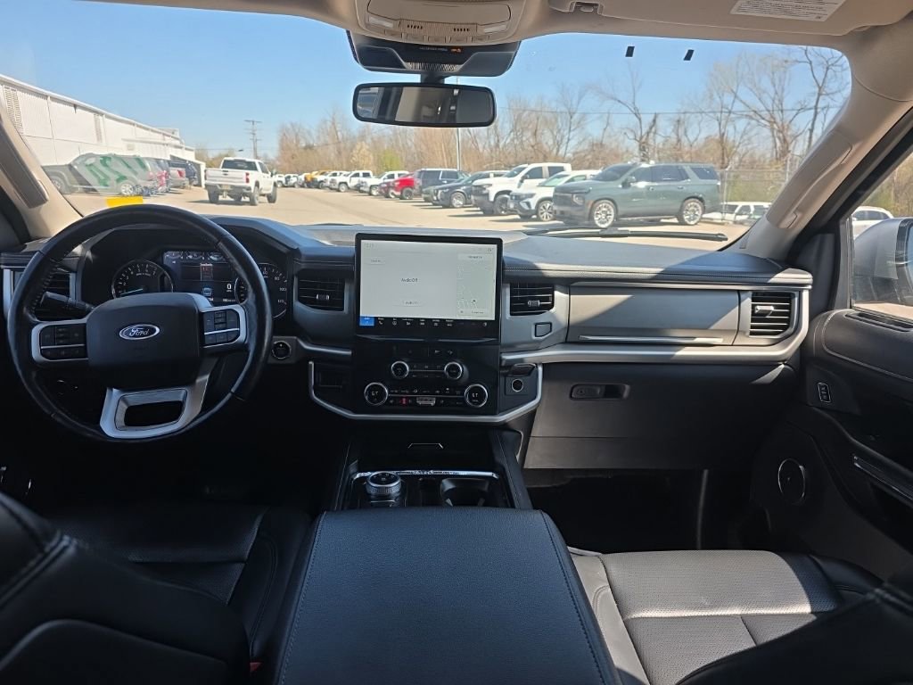 Used 2023 Ford Expedition Max XLT image 13