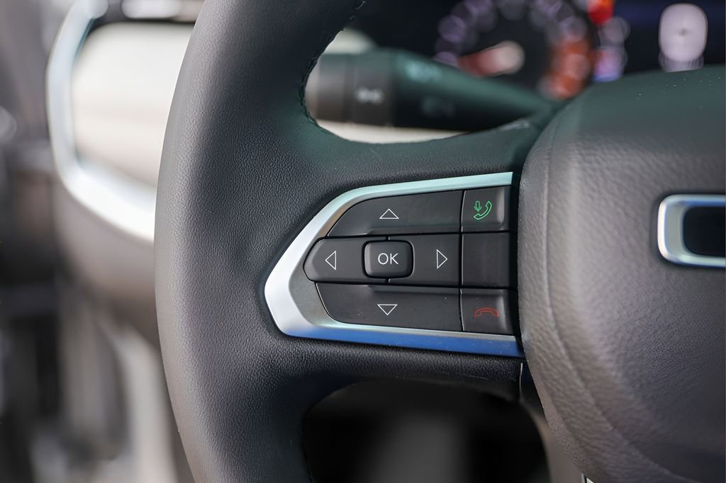 Used 2025 Jeep Compass Limited AWD/4WD image 15