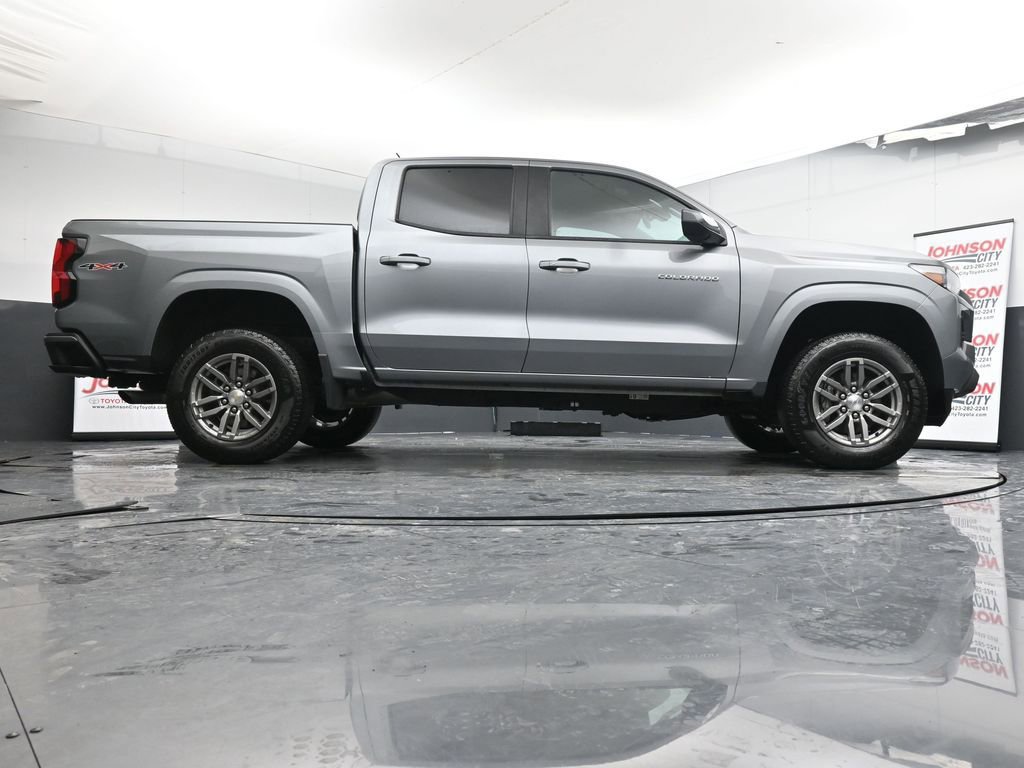 Used 2023 Chevrolet Colorado LT w/ LT Convenience Package II AWD/4WD image 38