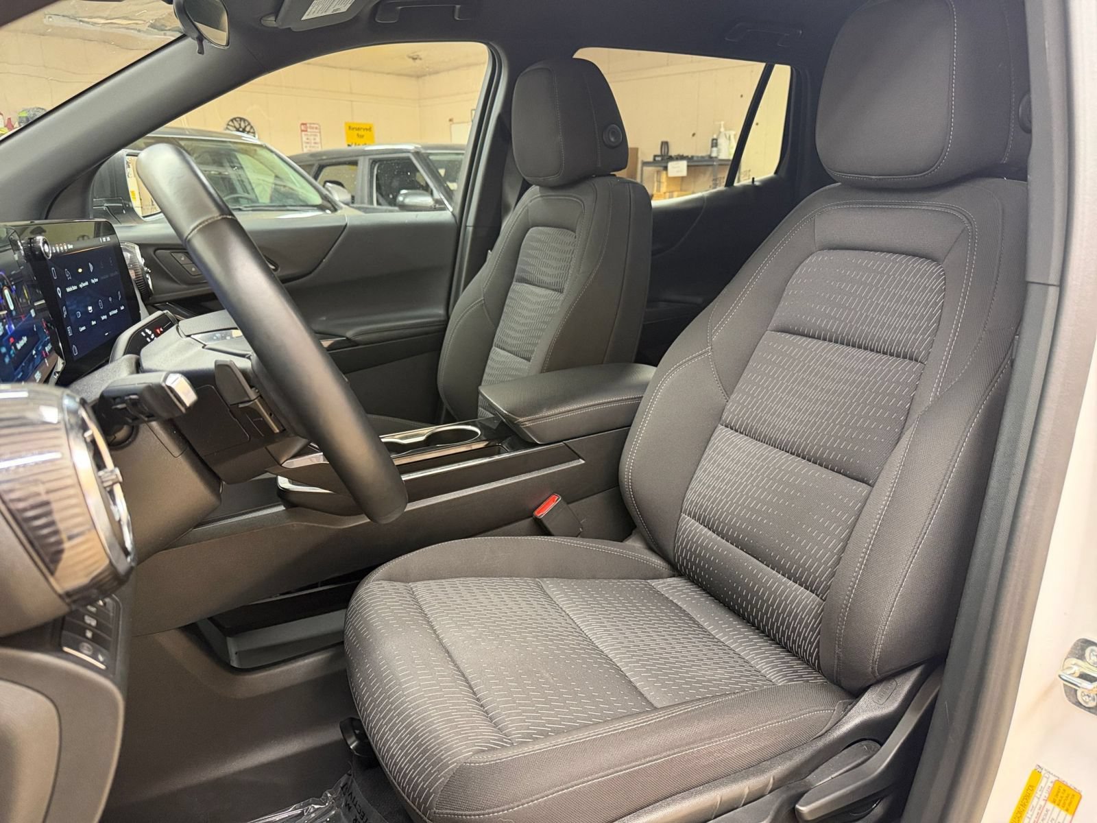 Used 2025 Chevrolet Equinox LT AWD/4WD image 37
