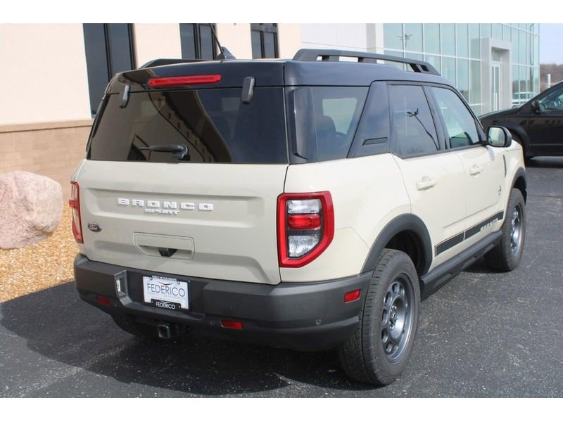 Used 2024 Ford Bronco Sport Outer Banks image 3