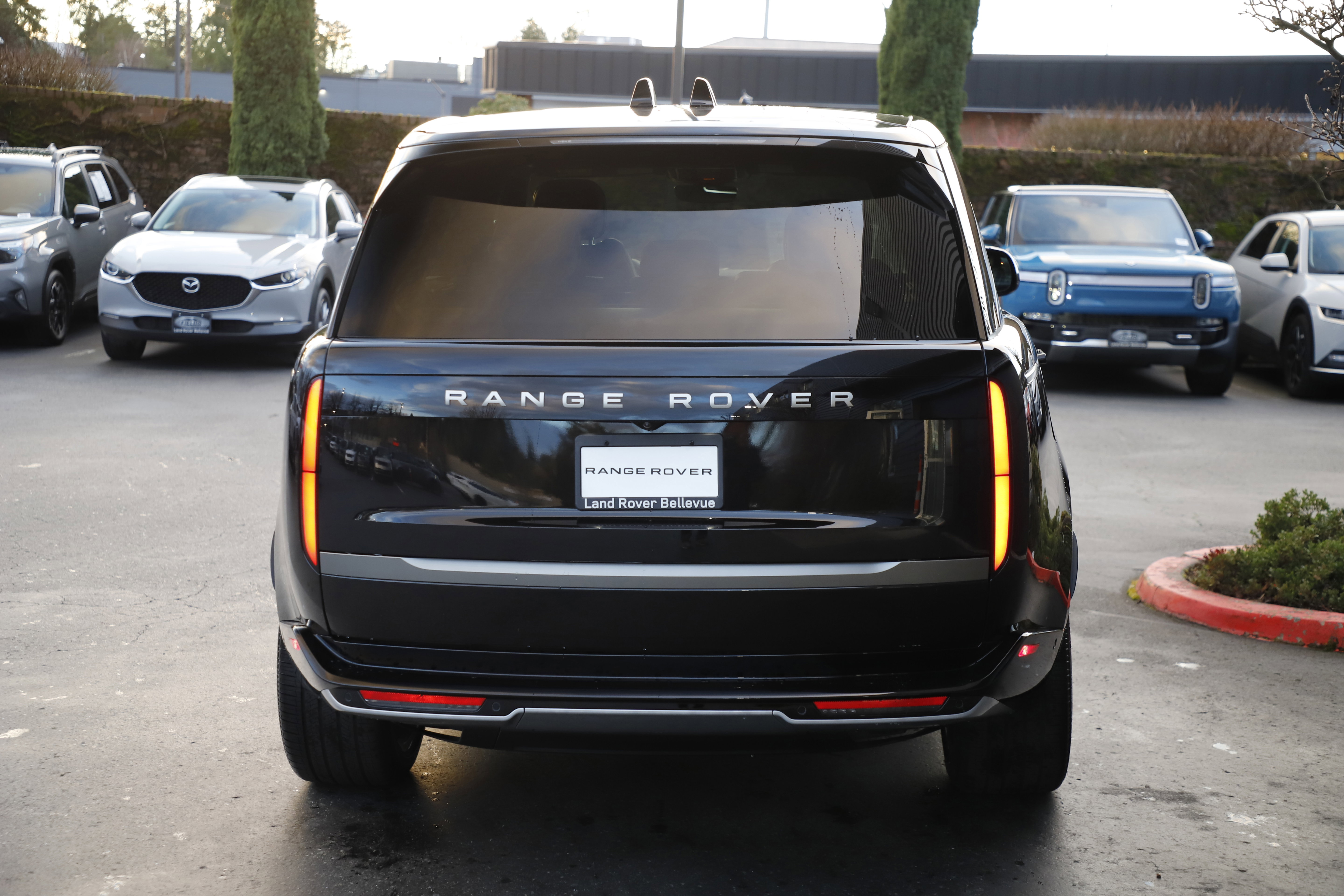 New 2026 Land Rover Range Rover Long Wheelbase SE image 7