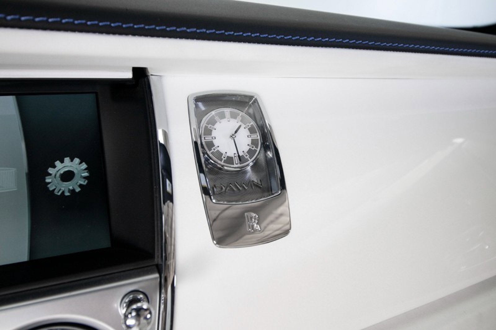 Used 2017 Rolls-Royce Dawn image 36