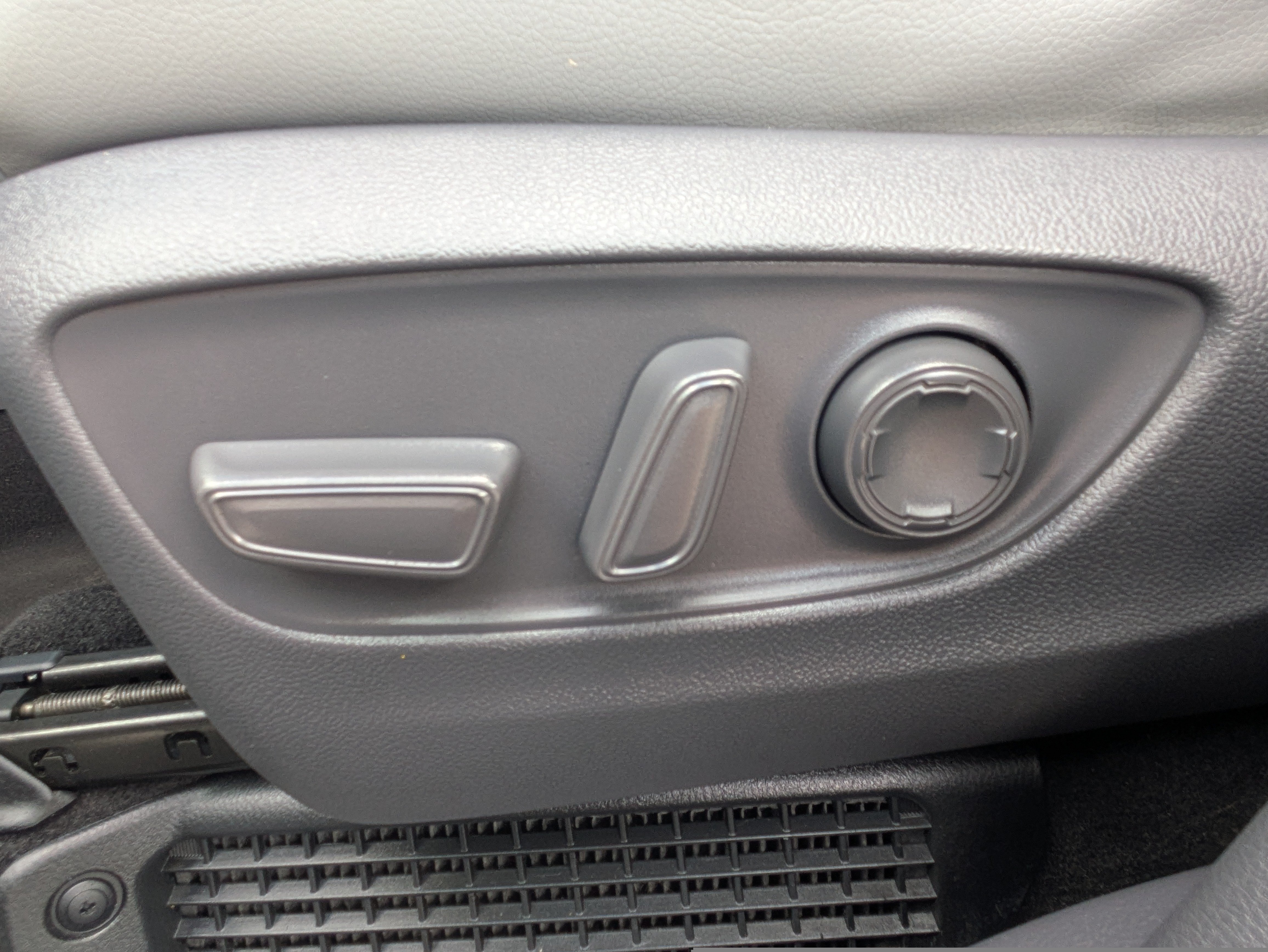 Used 2021 Toyota Sienna XLE w/ XLE Plus Package FWD image 20