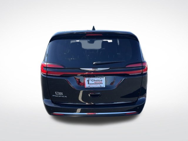 Used 2024 Chrysler Pacifica Touring-L FWD image 5