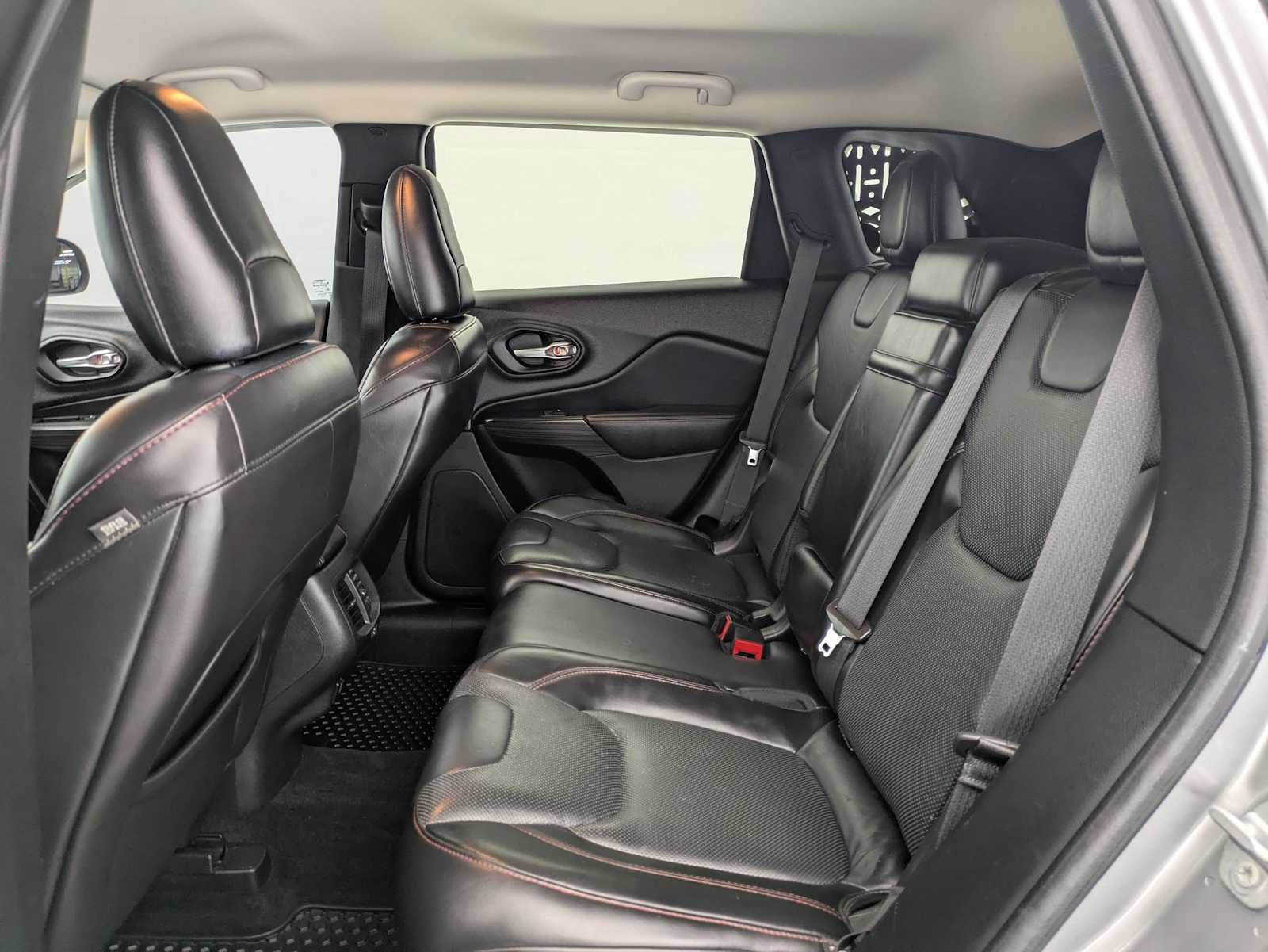 Used 2015 Jeep Cherokee Trailhawk w/ Comfort/Convenience Group AWD/4WD image 22