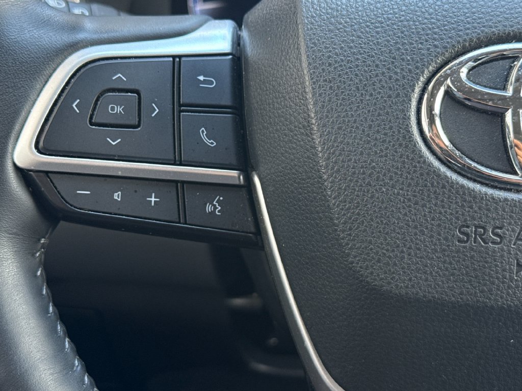 Used 2024 Toyota Highlander Limited AWD/4WD image 25