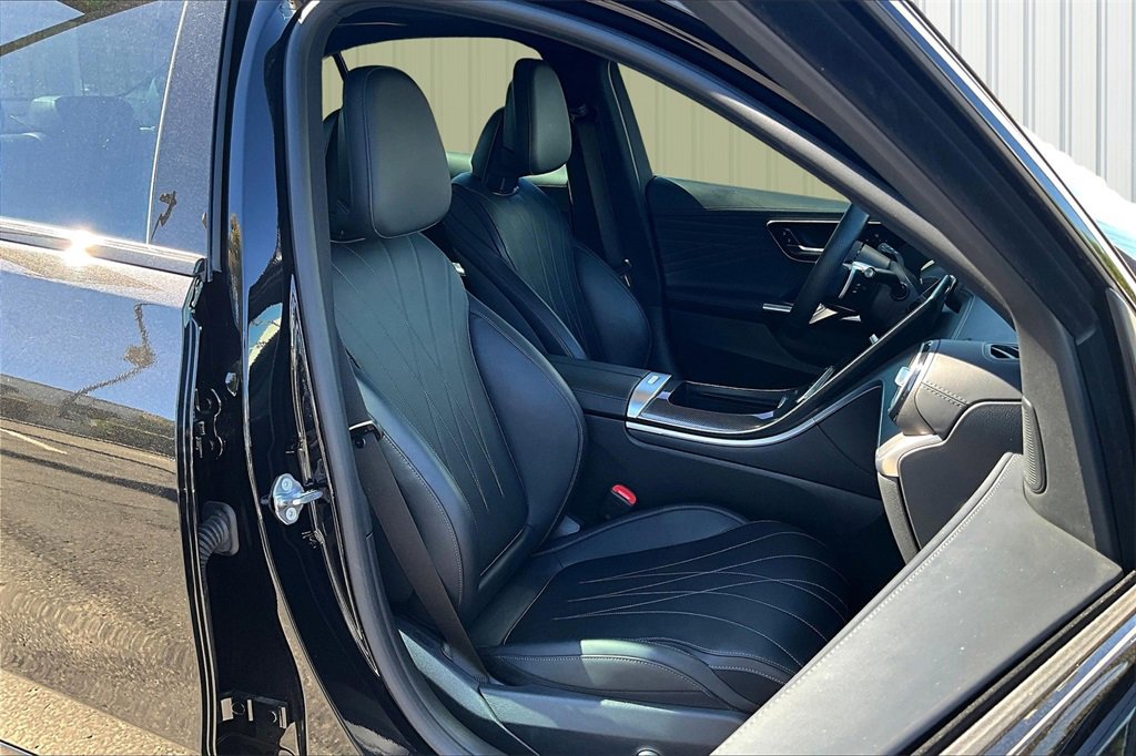 Used 2023 Mercedes-Benz C 300 Sedan image 7