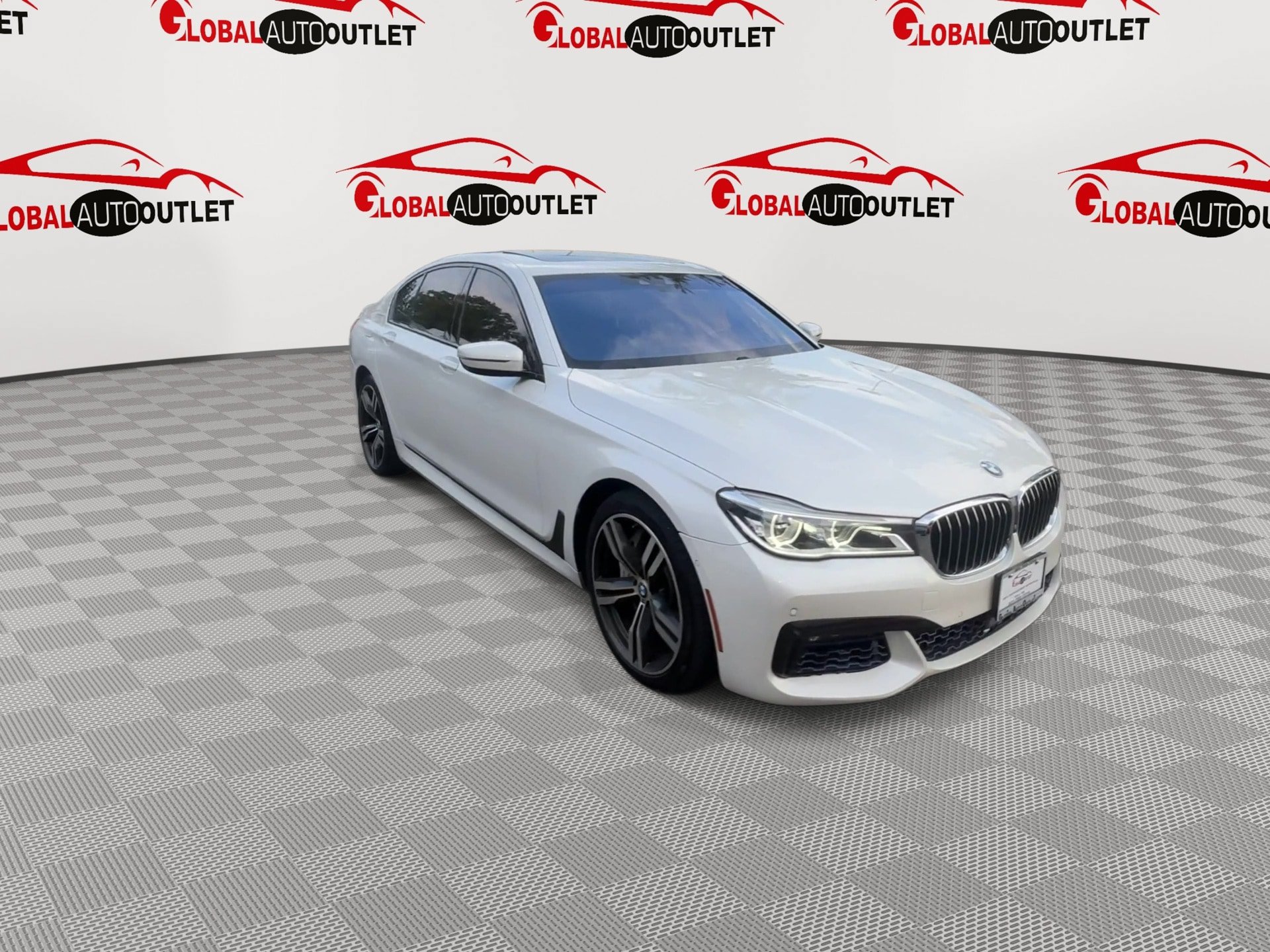 Used 2018 BMW 750i xDrive w/ Executive Package AWD/4WD image 2