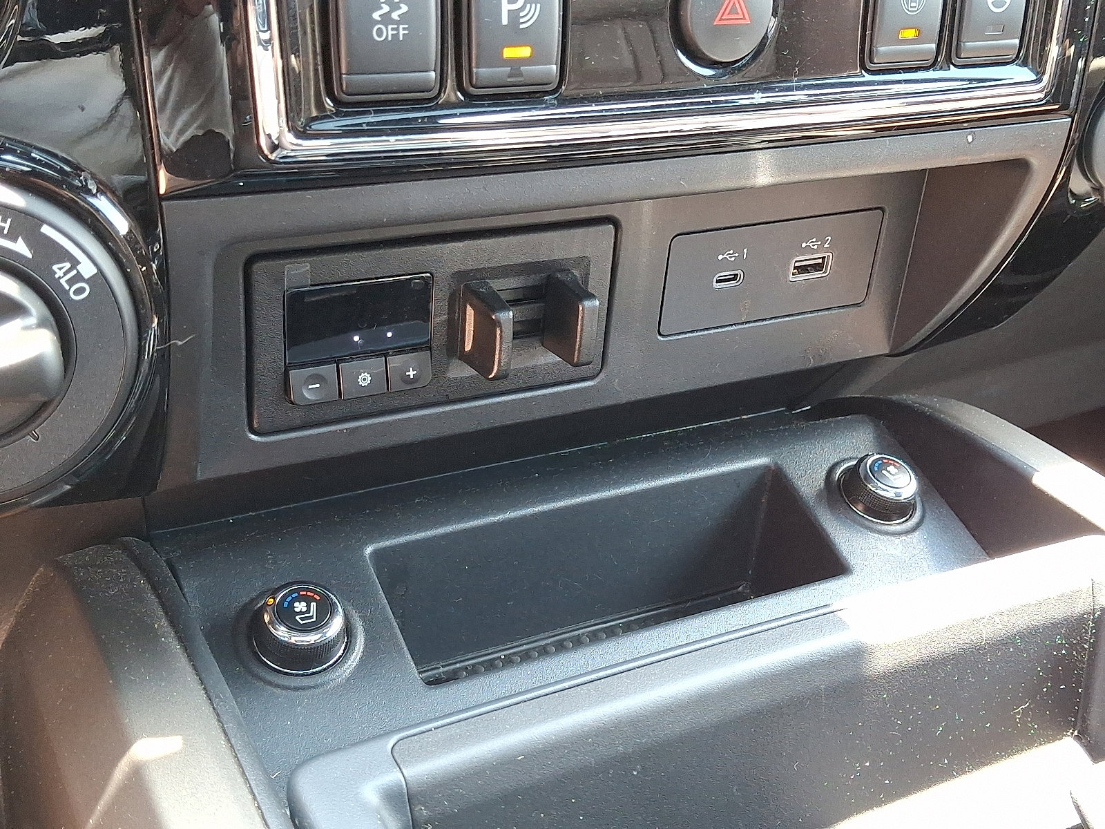 Used 2024 Nissan Titan Platinum Reserve w/ Moonroof Package image 25