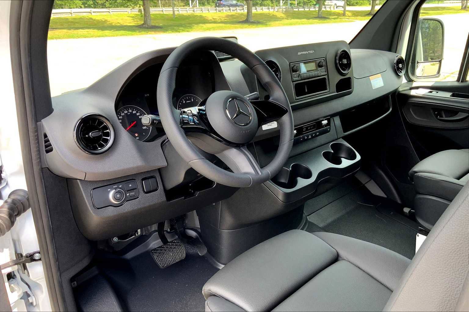 Certified 2025 Mercedes-Benz Sprinter 2500 image 9