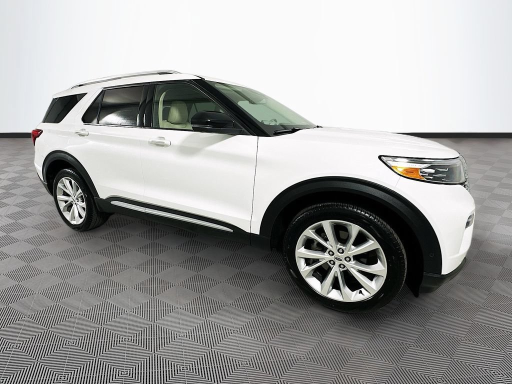 Certified 2022 Ford Explorer Platinum w/ Equipment Group 601A AWD/4WD image 11