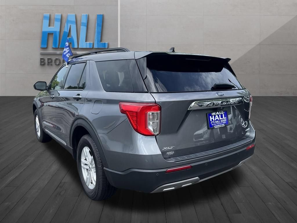 Used 2023 Ford Explorer XLT w/ Equipment Group 202A AWD/4WD image 3