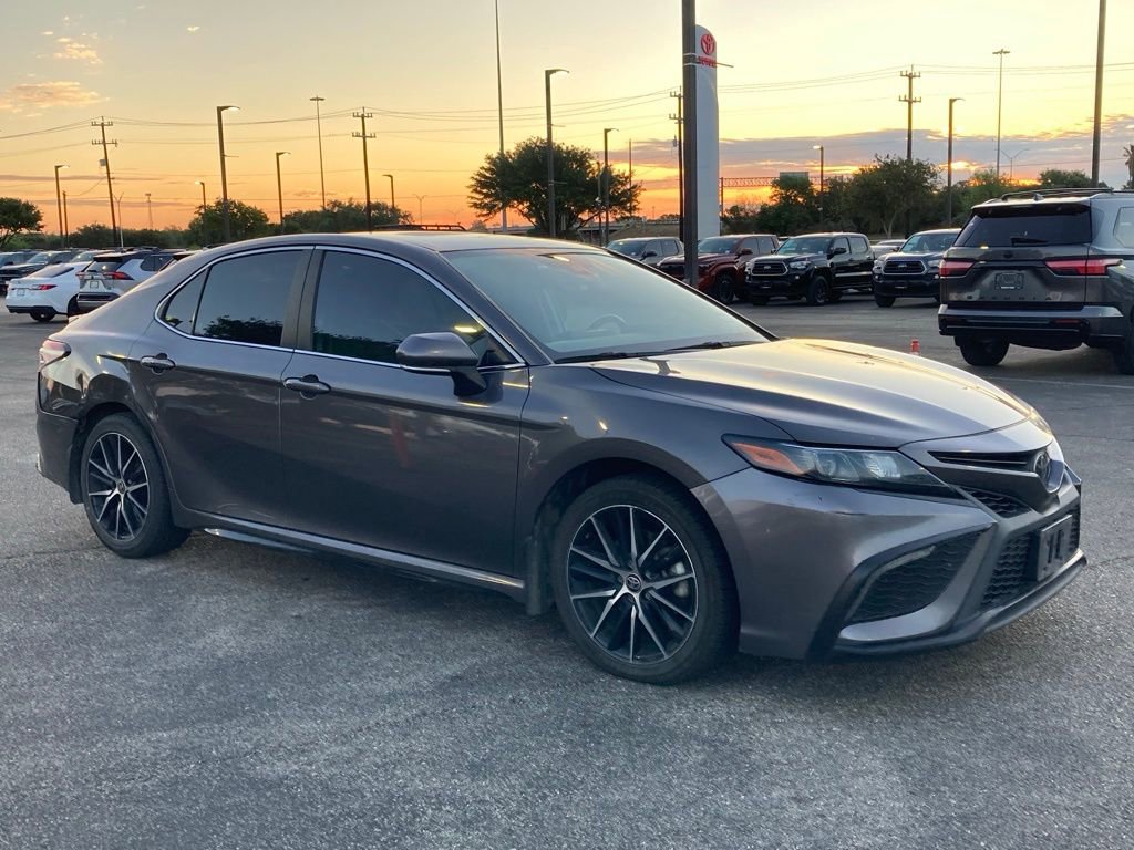 Used 2023 Toyota Camry SE w/ Convenience Package image 3