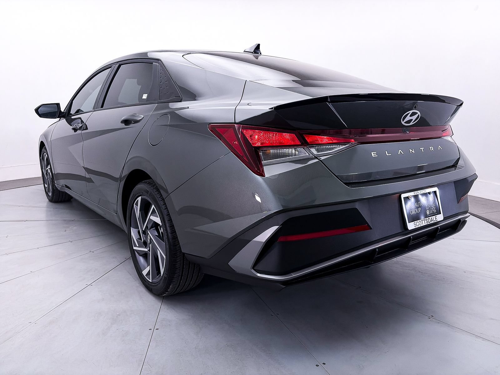 Used 2025 Hyundai Elantra Sport FWD image 11