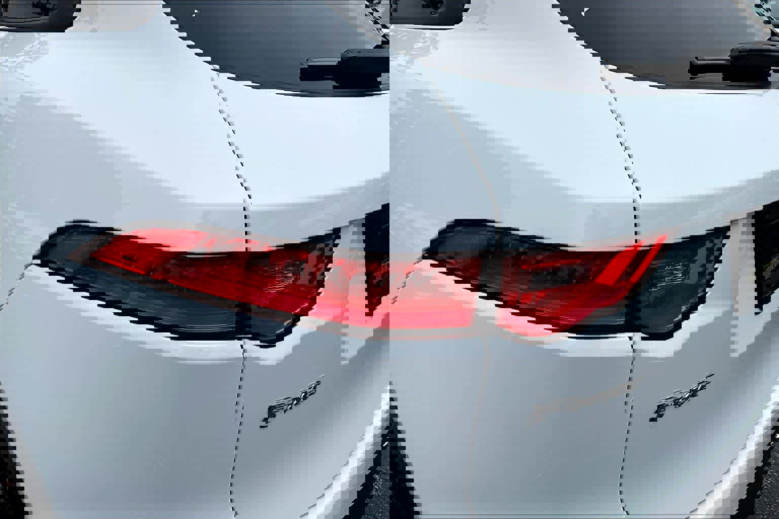 Used 2018 Jaguar F-PACE Premium image 28