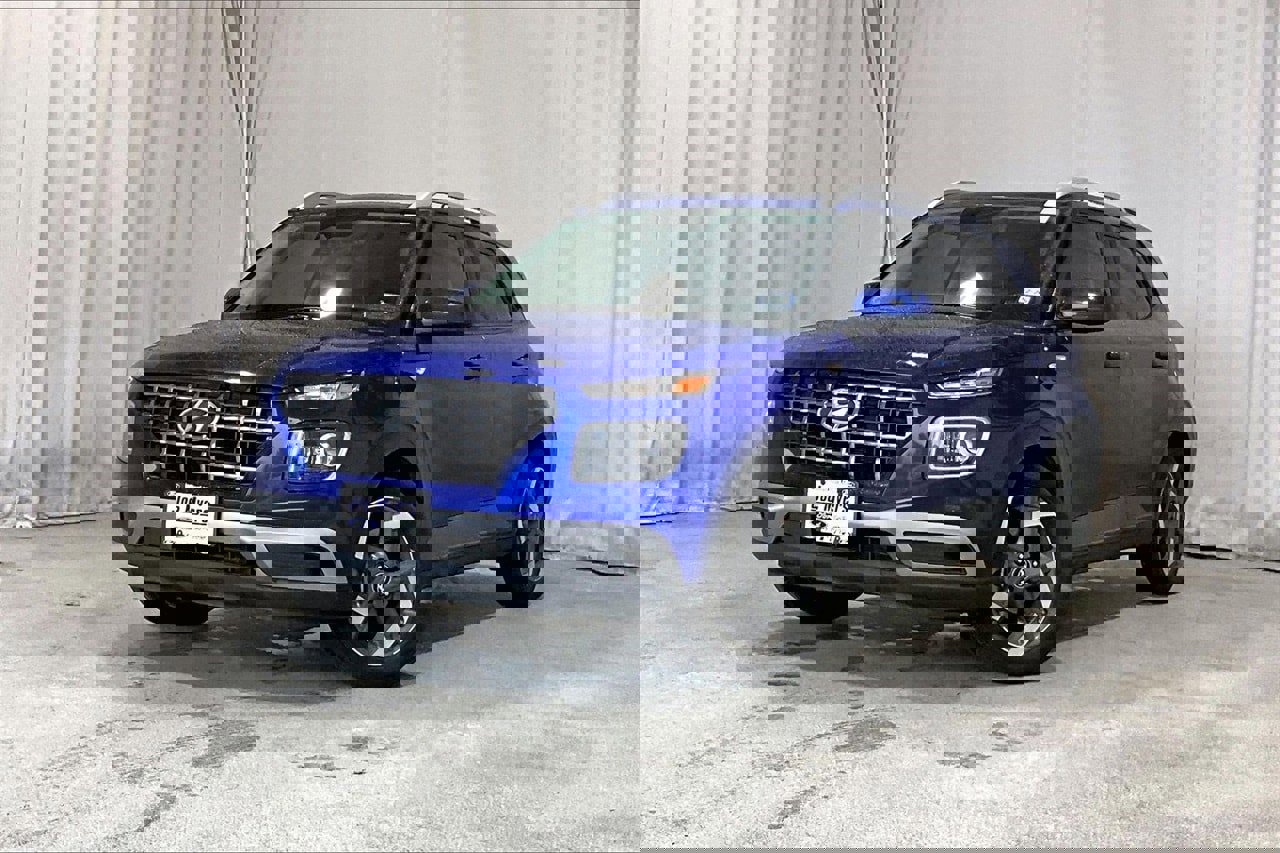 Used 2025 Hyundai Venue Limited image 2
